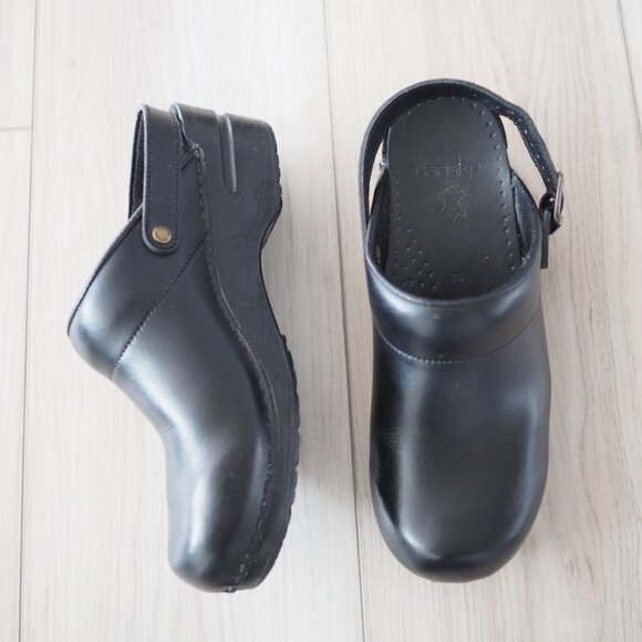 Dansko Baylor Black Calf Mule Leather Clogs Adjustable Strap Preppy Size 8.5-9 - Picture 1 of 13